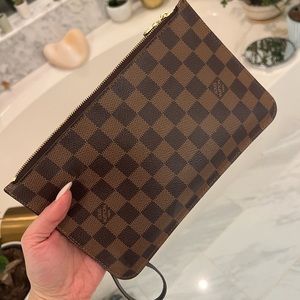 Damier Ebene Neverfull Pouch